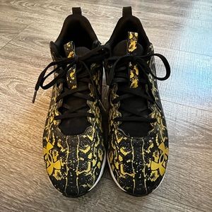 Under Armour Men's Spotlight Suede Franchise Football Cleats 10